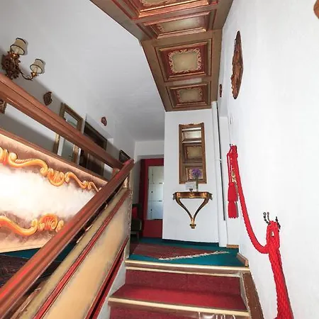 Edith Apartment *
